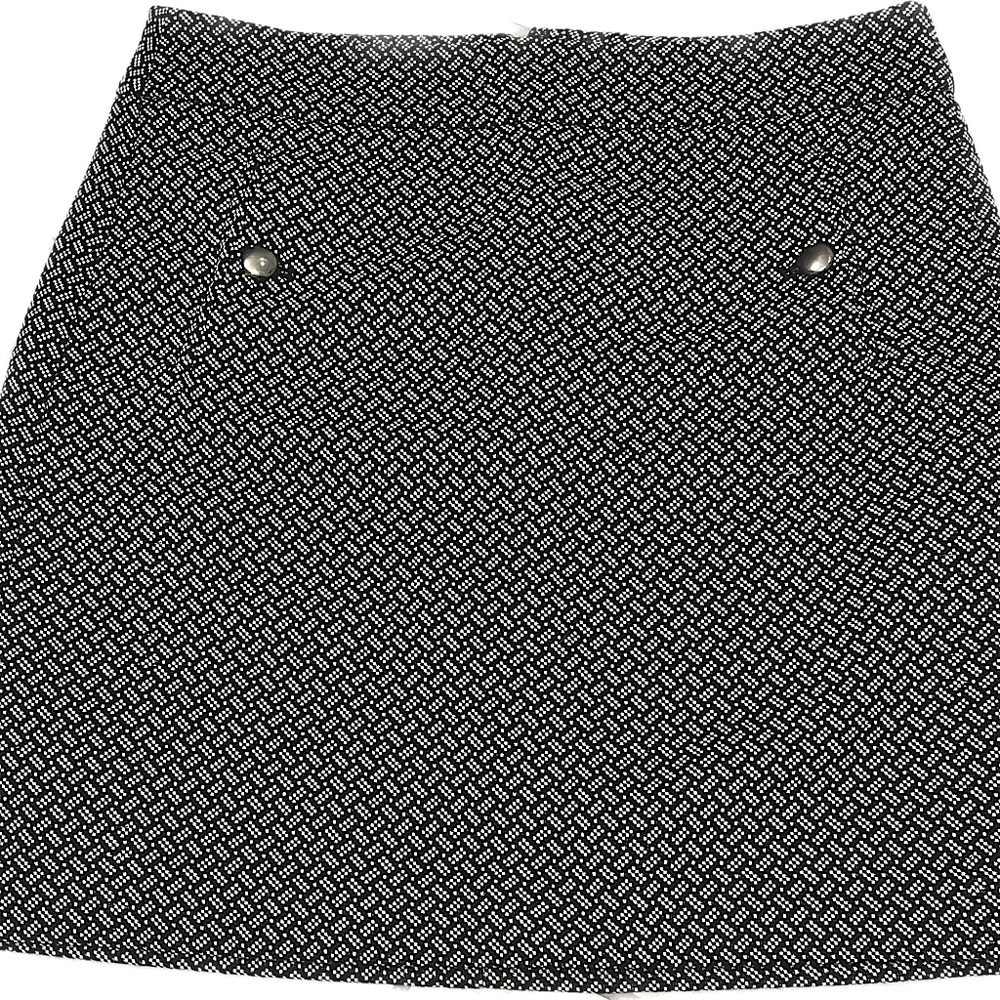 Ann Taylor Loft size 2 black and white patterned mini  skirt